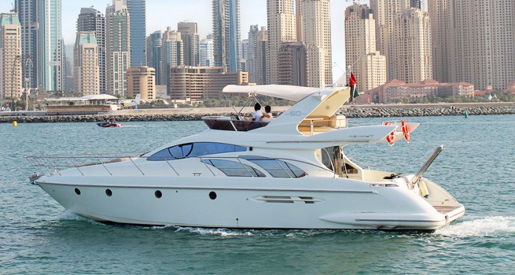 Azimut Grand Crew 50 pieds - location de yacht pour fête au coucher du soleil à Dubai