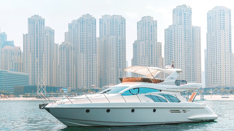 Nouveau yacht Azimut Monica 50 pieds Dubai Marina - jusqu'à 15 personnes charter familial