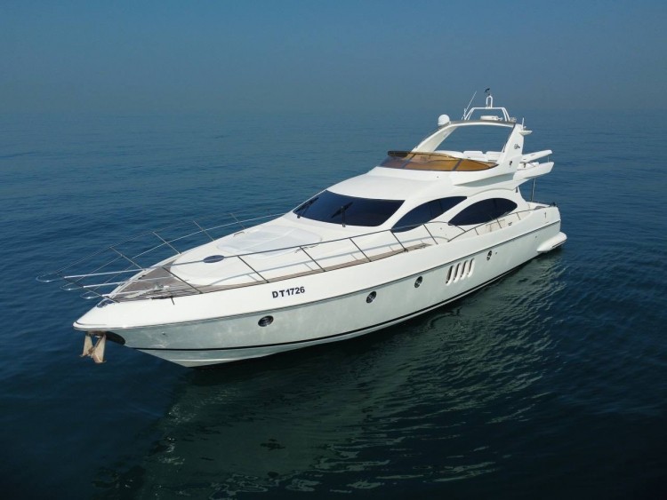 Azimut Princess 68 pieds - location de yacht pour fête nocturne à Dubai