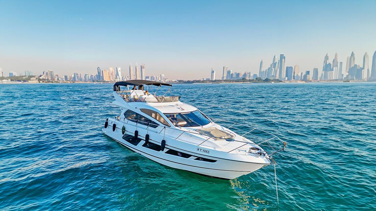 Роскошная яхта Sunseeker Manhattan 65 футов для девичника - до 12 гостей