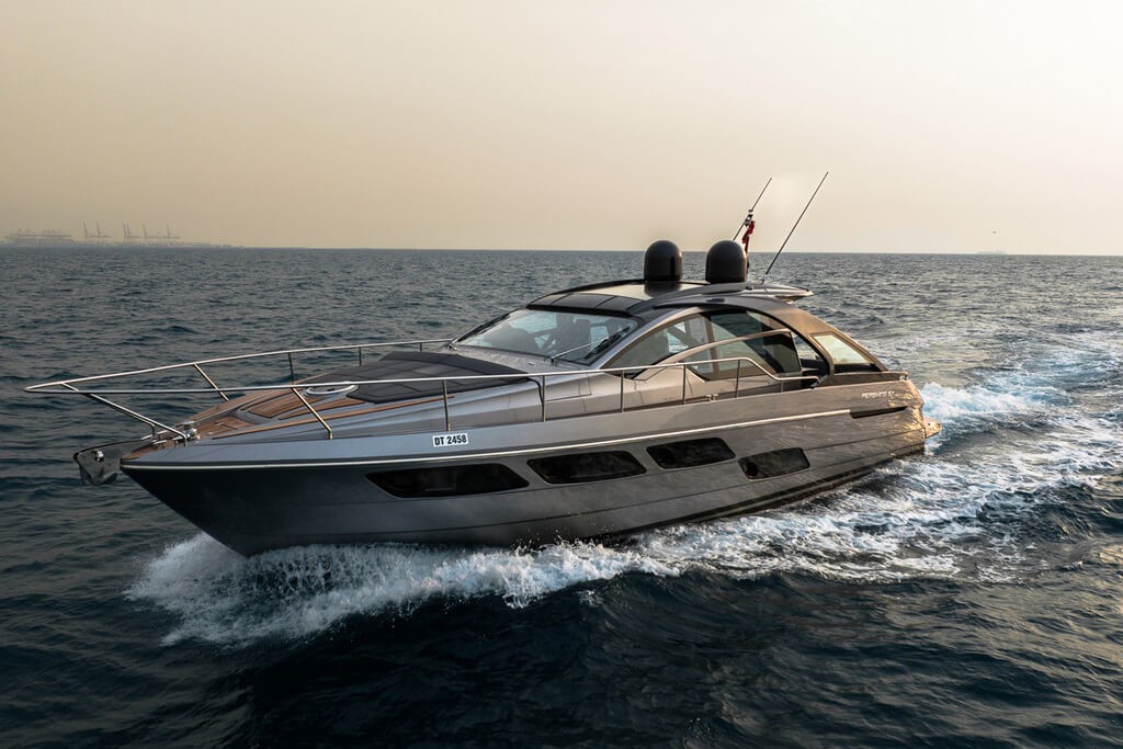 Pershing 5X Pearl Gray 52ft Sportyacht romantisches Dinner Dubai