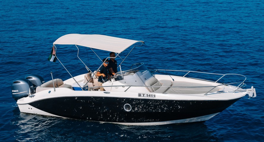 Key Largo 27 pieds - location de yacht pour fête intime à Dubai