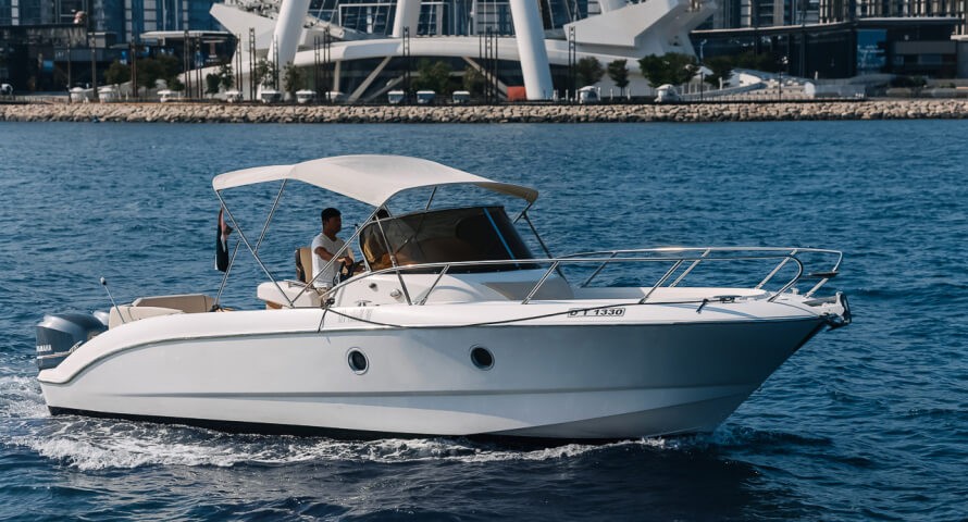 Vedette Key Largo 30 pieds Dubai Marina - jusqu'à 8 personnes location de bateau abordable