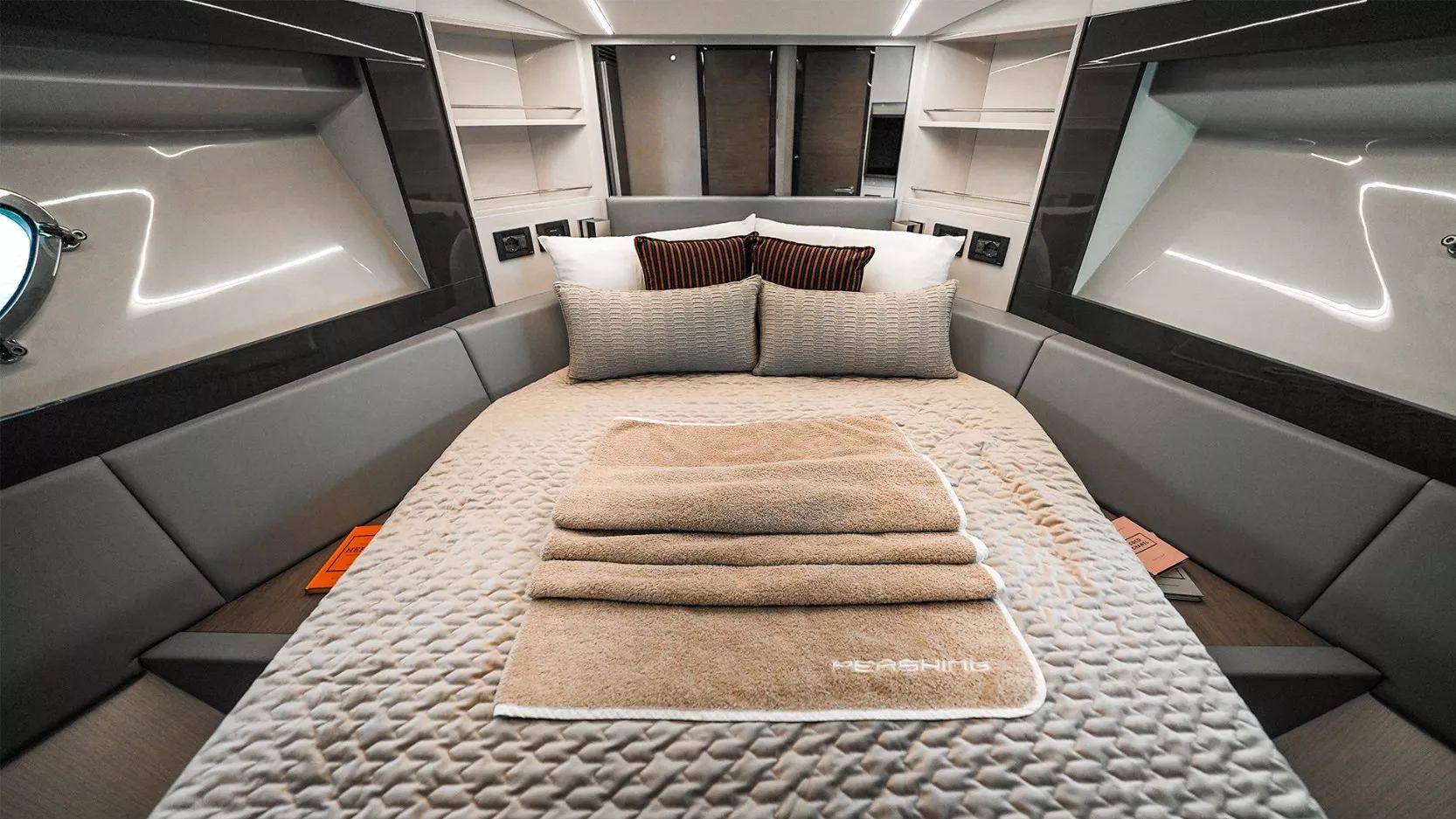 Pershing 5X Shark Grey yacht, image 12