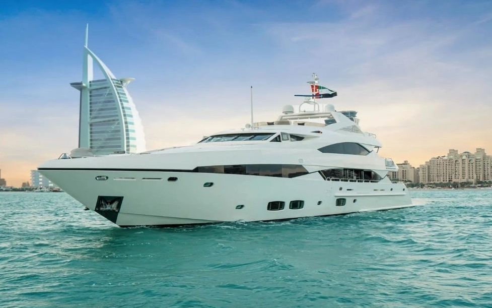 Sunseeker Lucien – 131 Fuß