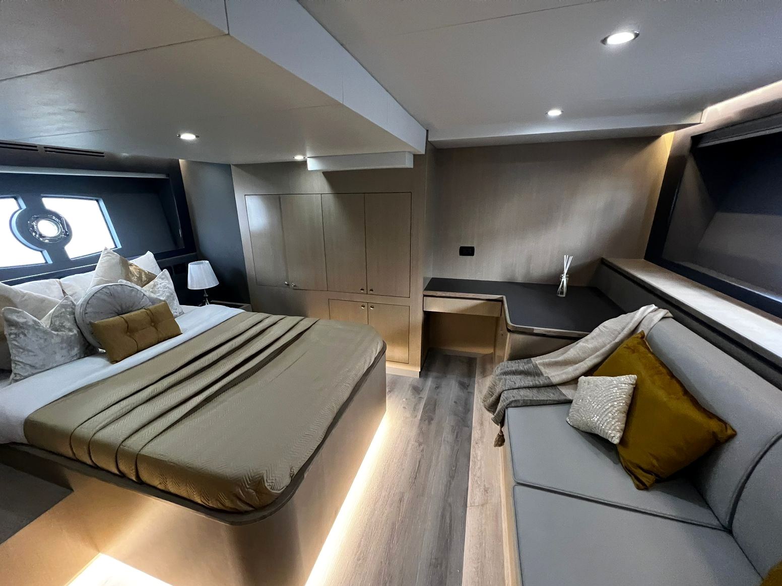 Sky Walker Zia yacht, image 7