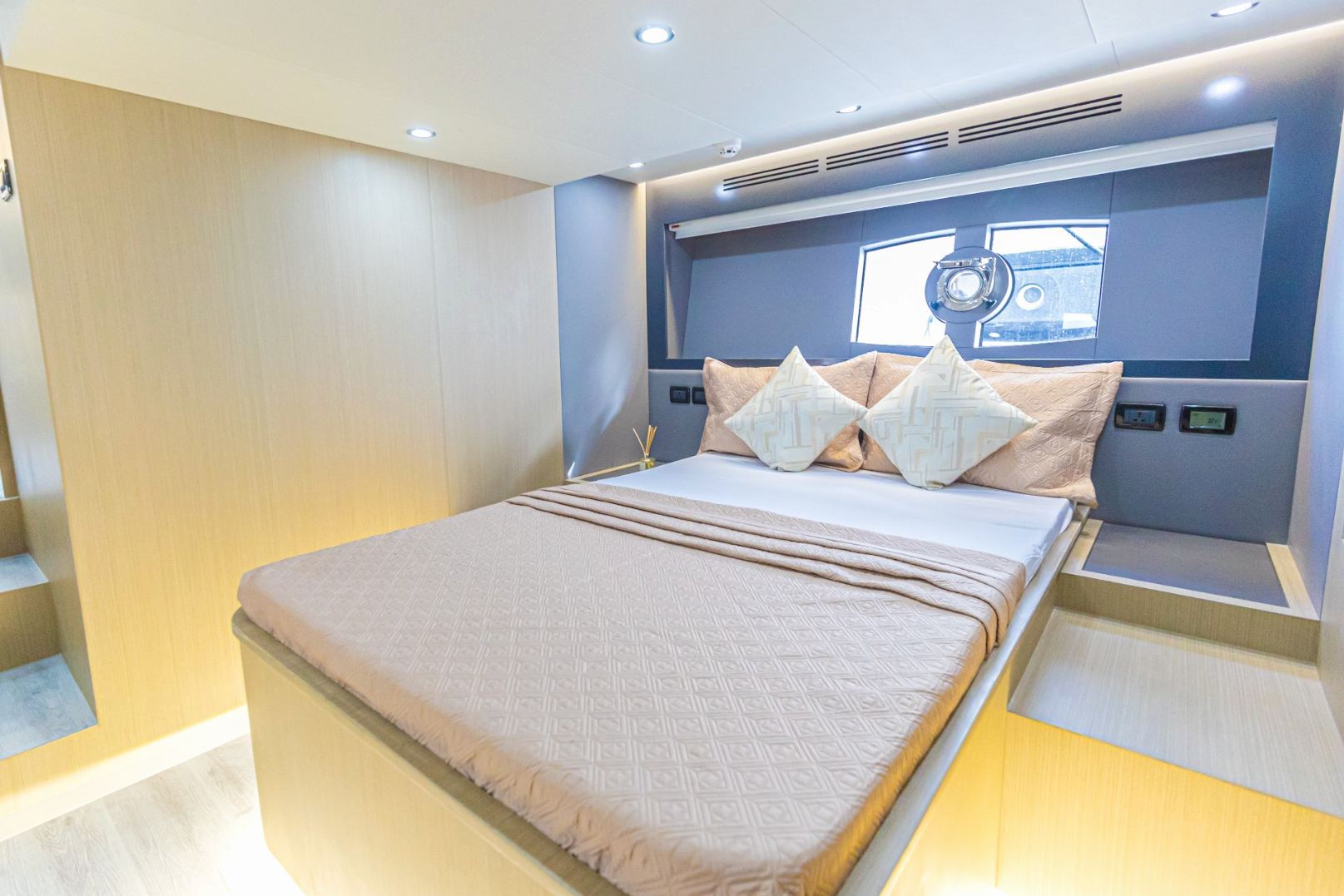 Sky Walker Ebb yacht, image 3
