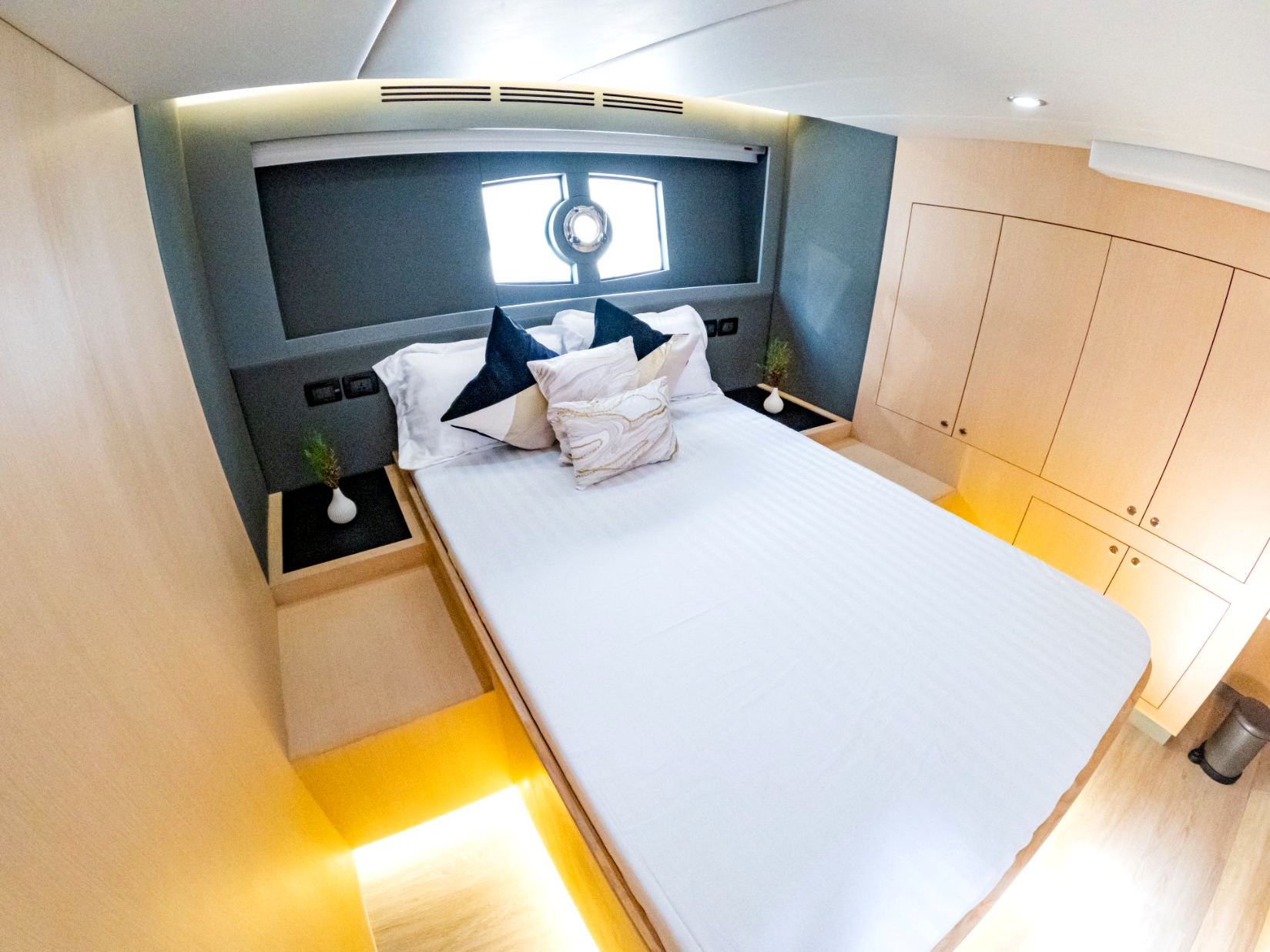 Sky Walker Uno yacht, image 5