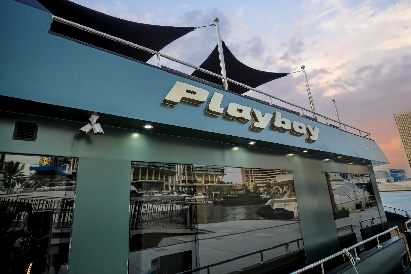 Play Boy Houseboat yacht, image 5