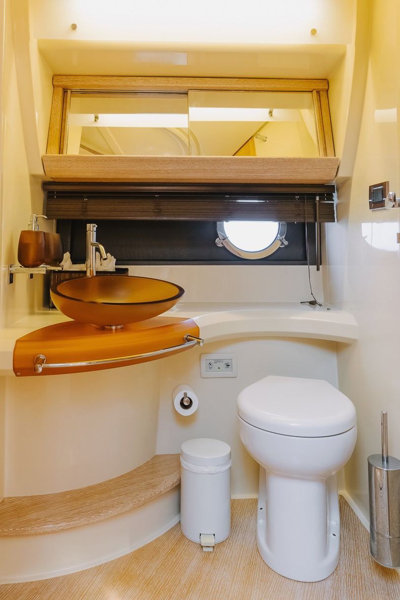 Azimut No Regrets yacht, image 2
