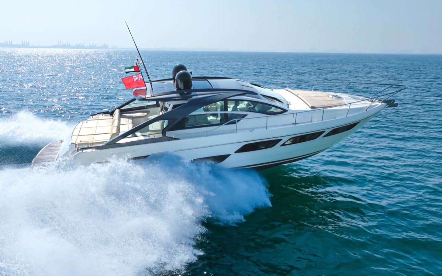 Pershing 5X Pearl White, 52 pieds