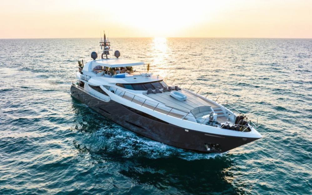 Nedship Khalili in Dubai, 110 ft
