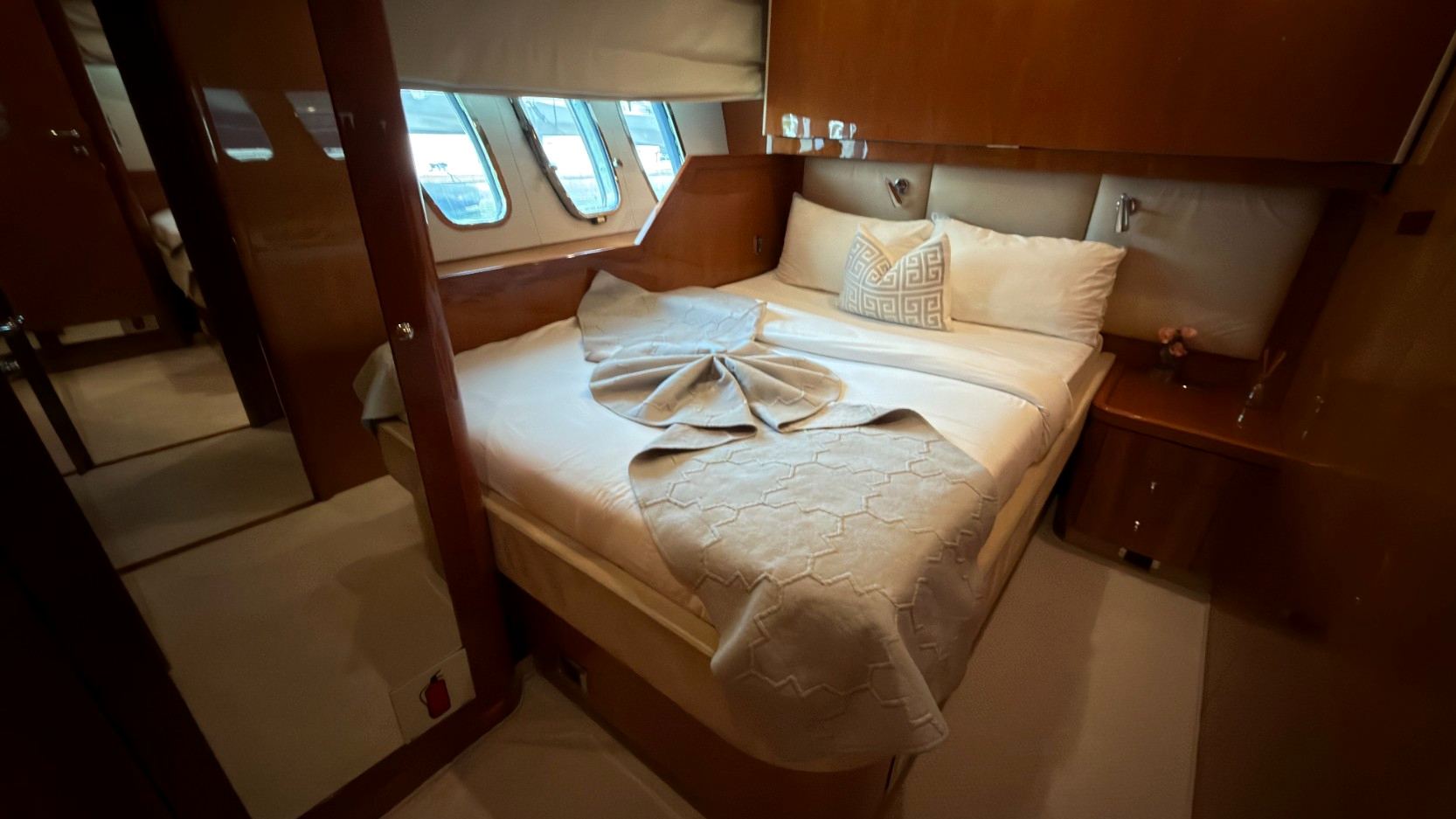 Sunseeker Aarna yacht, image 16