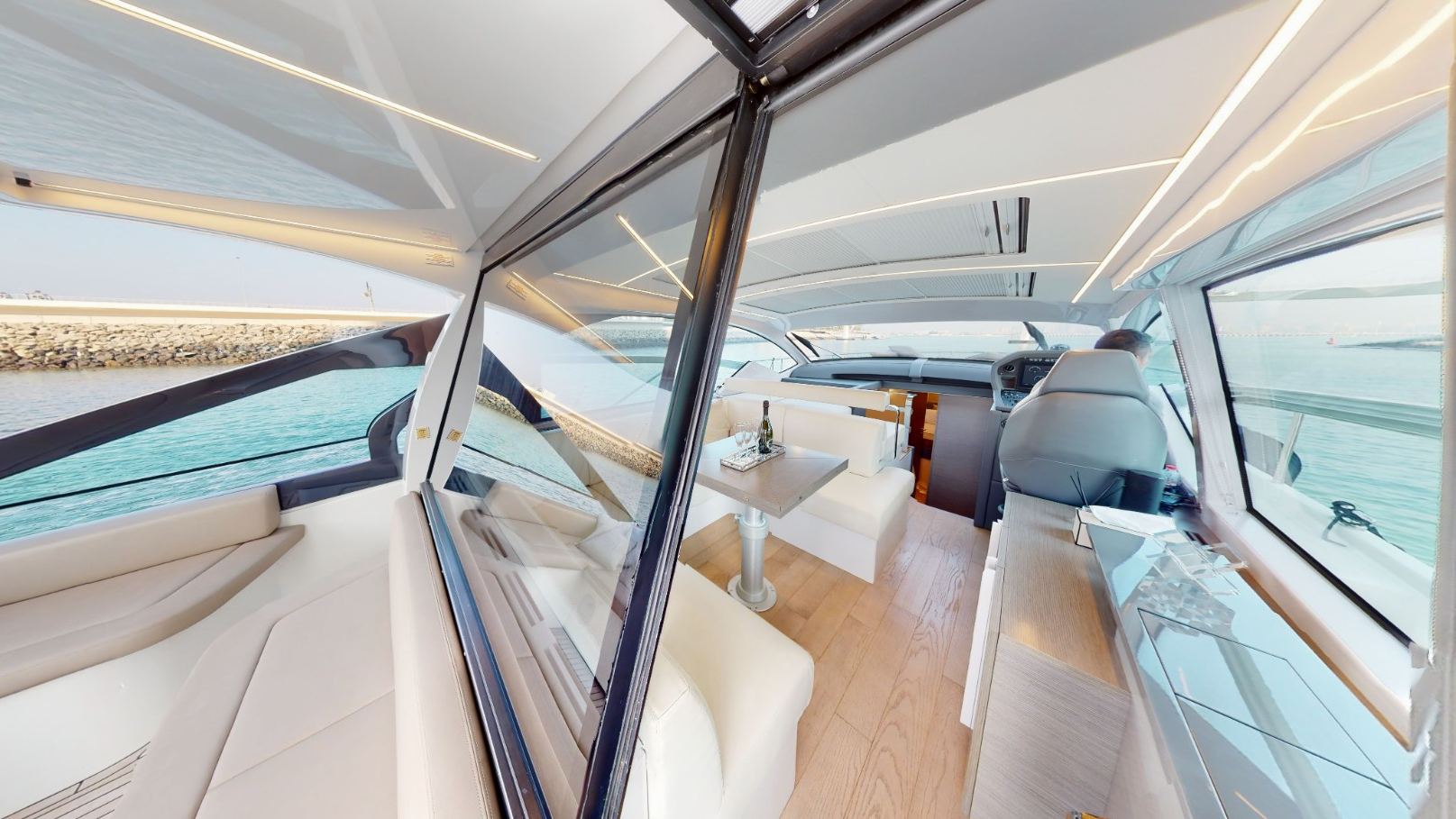 Pershing 5X Pearl White yacht, image 8
