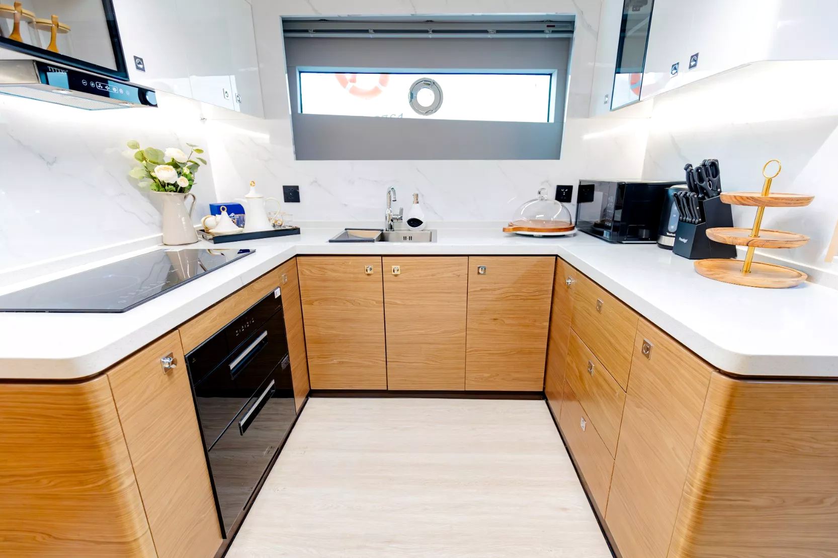 Sky Walker Reno yacht, image 13