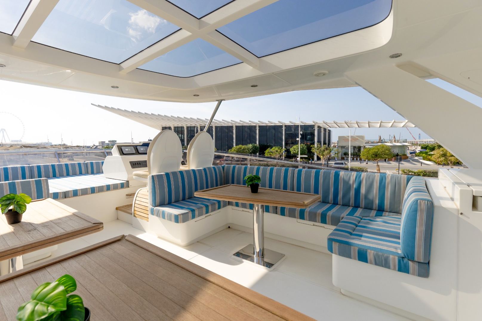 Sky Walker Caliente yacht, image 16