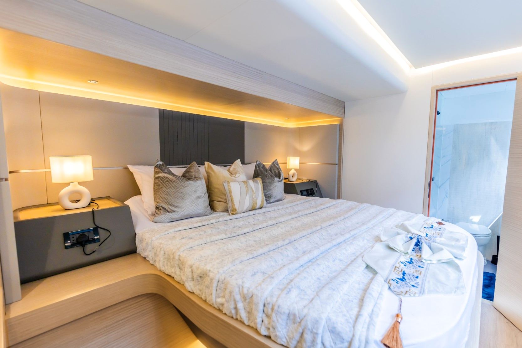 Sky Walker Volare yacht, image 5
