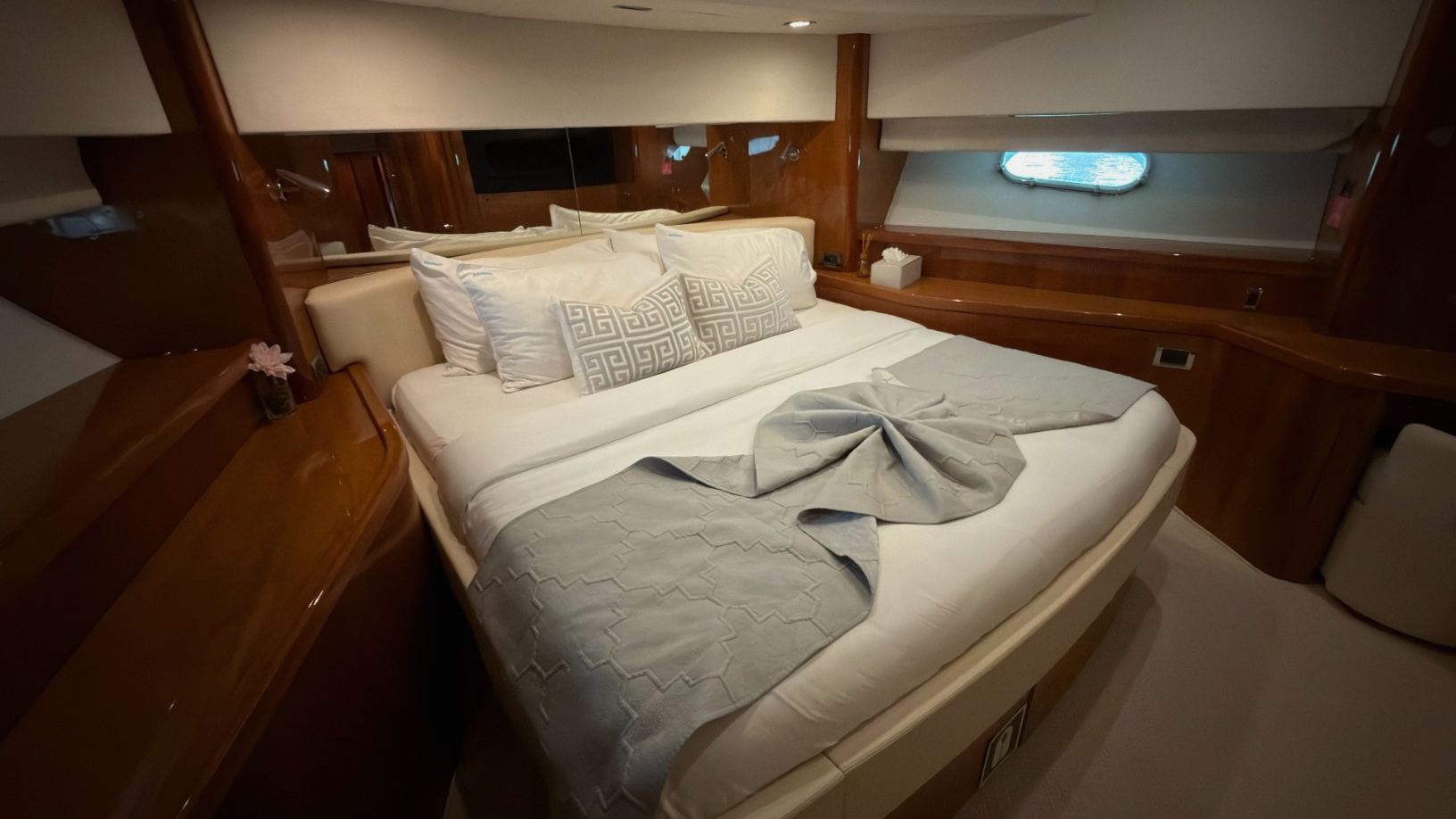 Sunseeker Aarna yacht, image 13