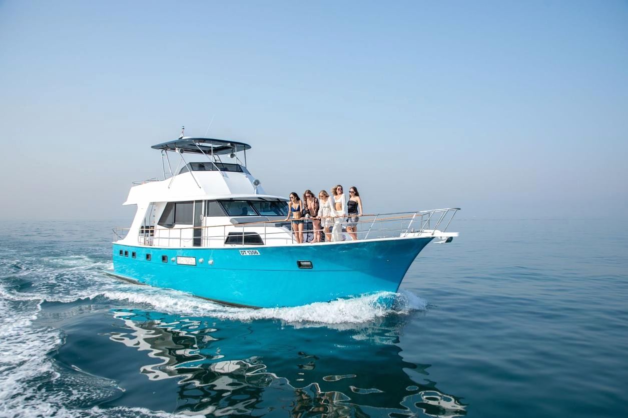 Vogue Hatteras yacht, image 2