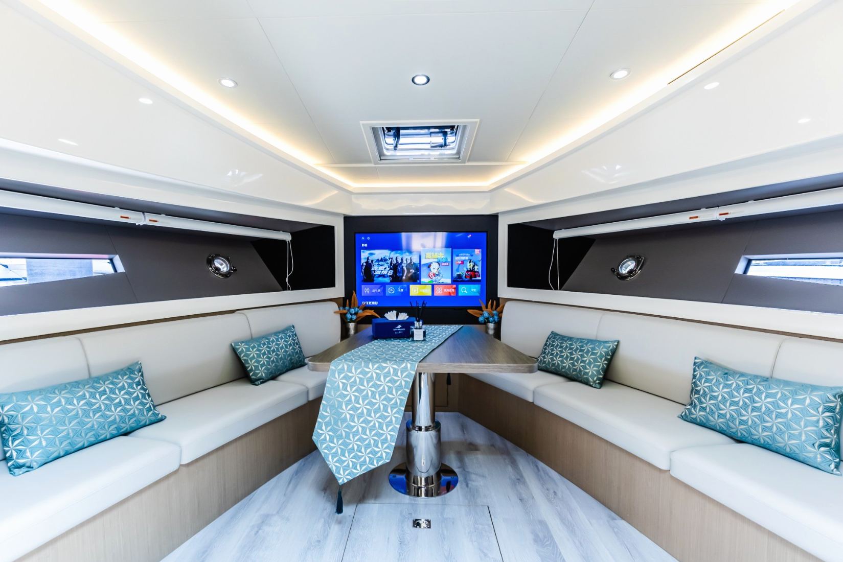 Sky Walker Art yacht, image 4