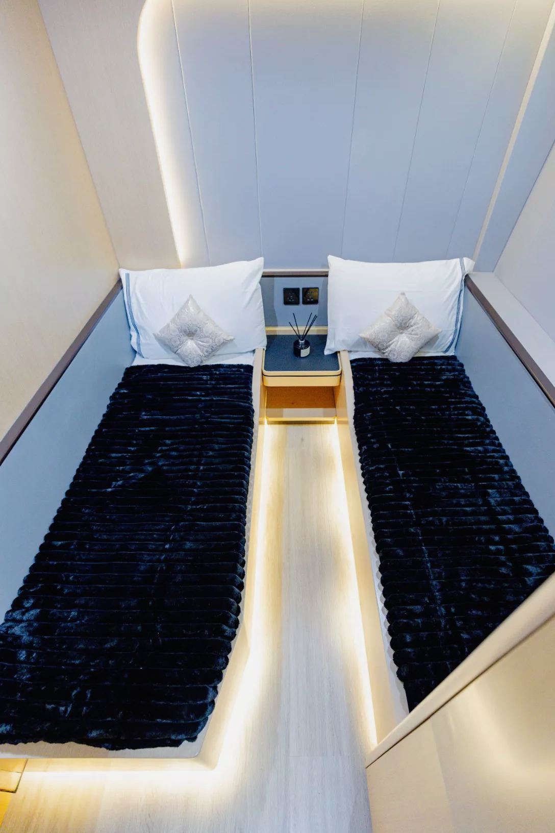 Sky Walker Reno yacht, image 4