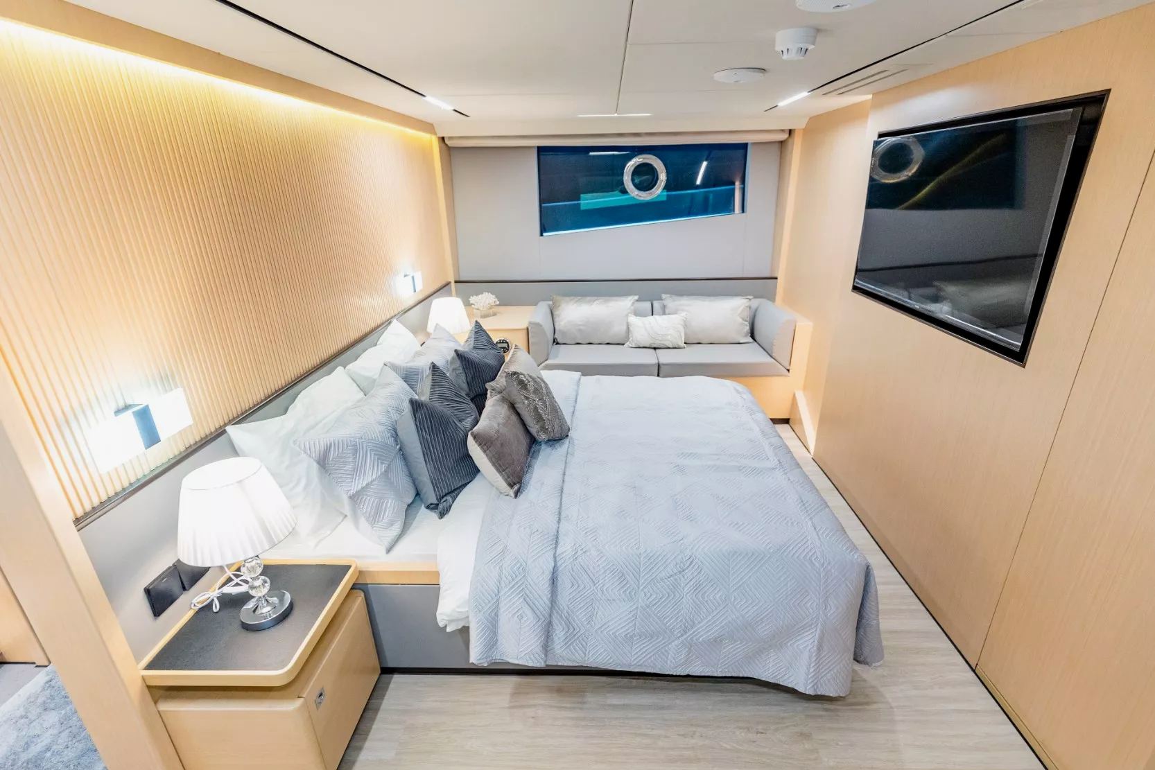 Sky Walker Fibo yacht, image 8