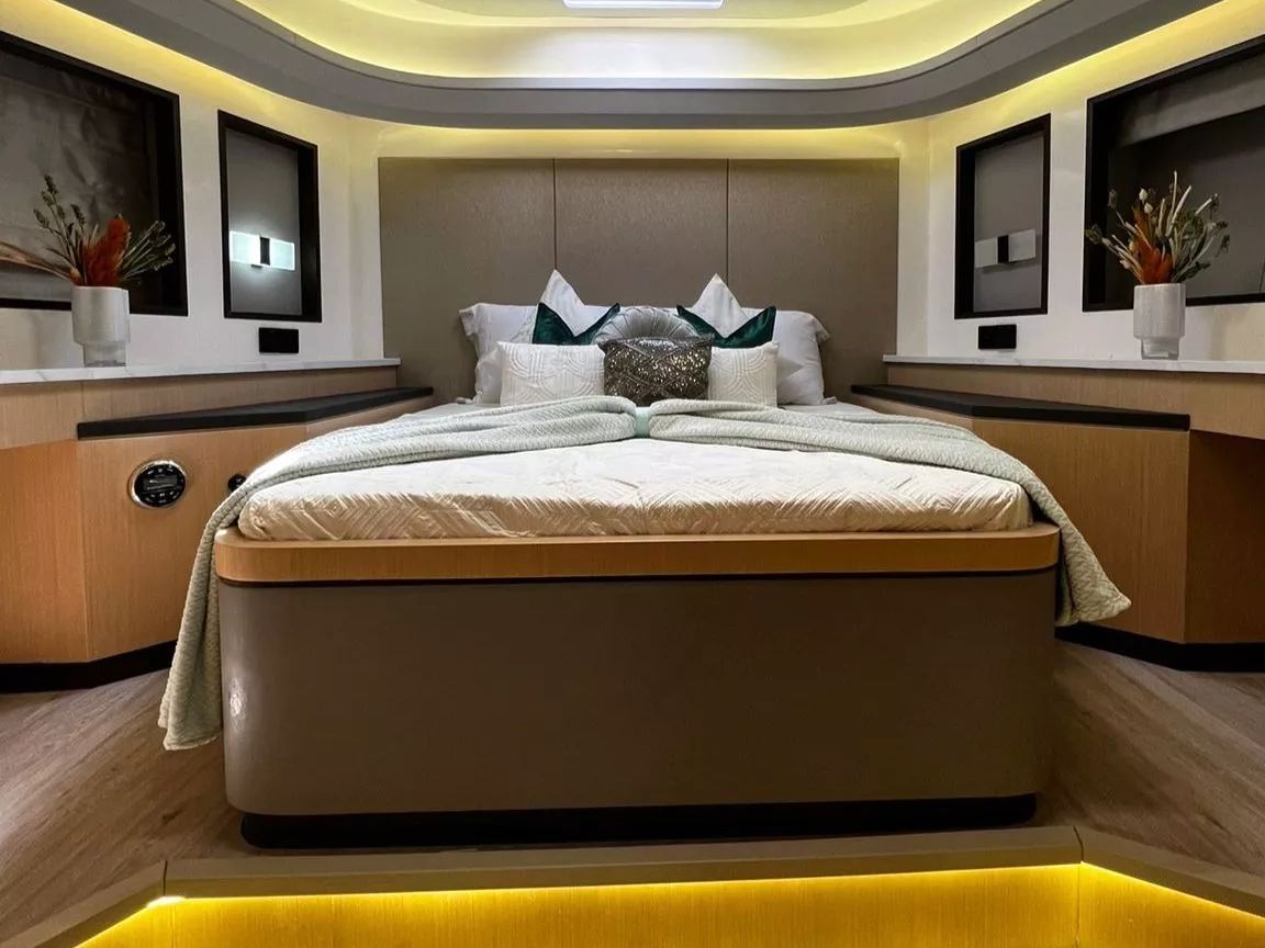 Sky Walker Taka Blue yacht, image 3
