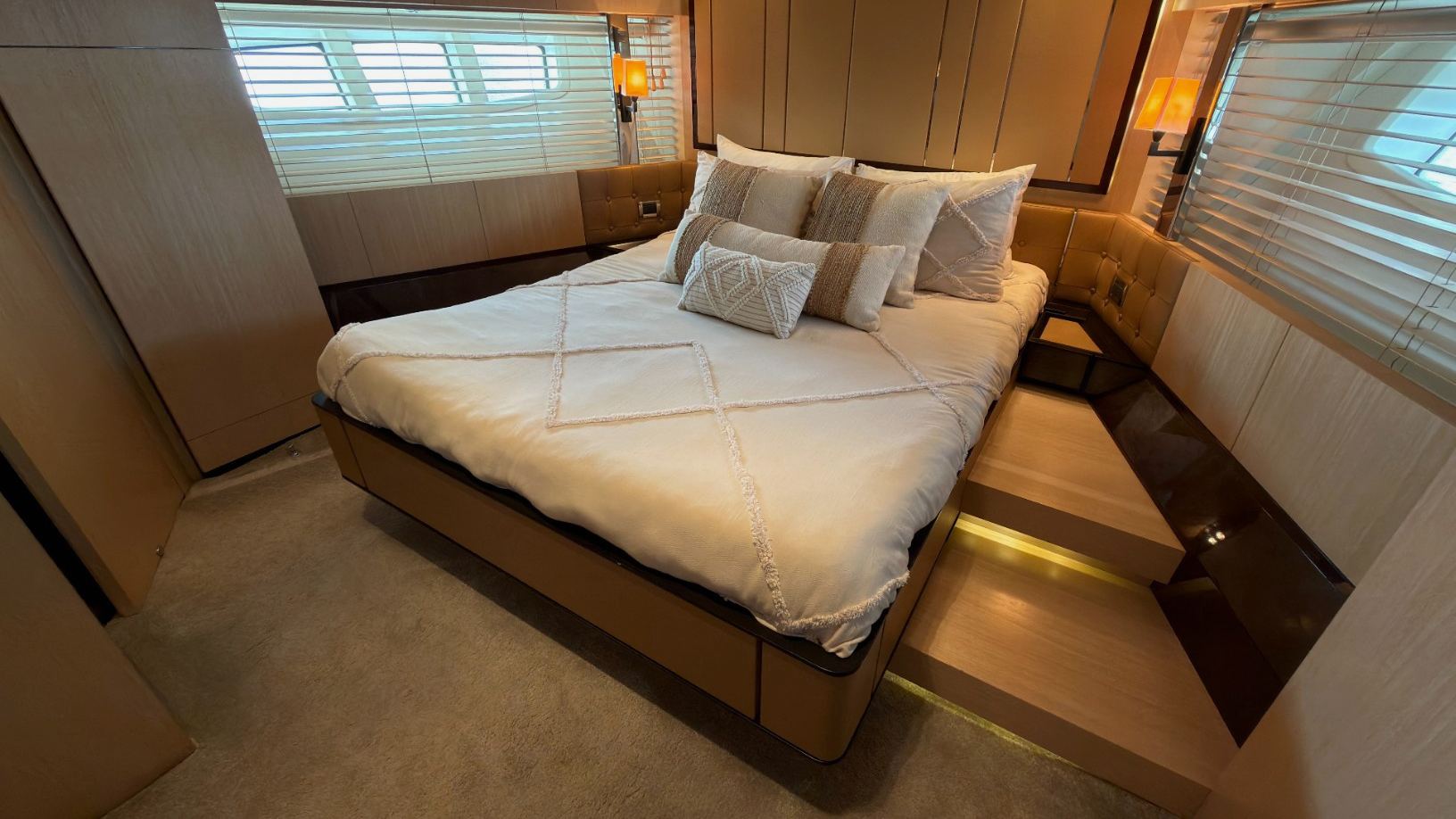 Azimut Satisfaction yacht, image 5