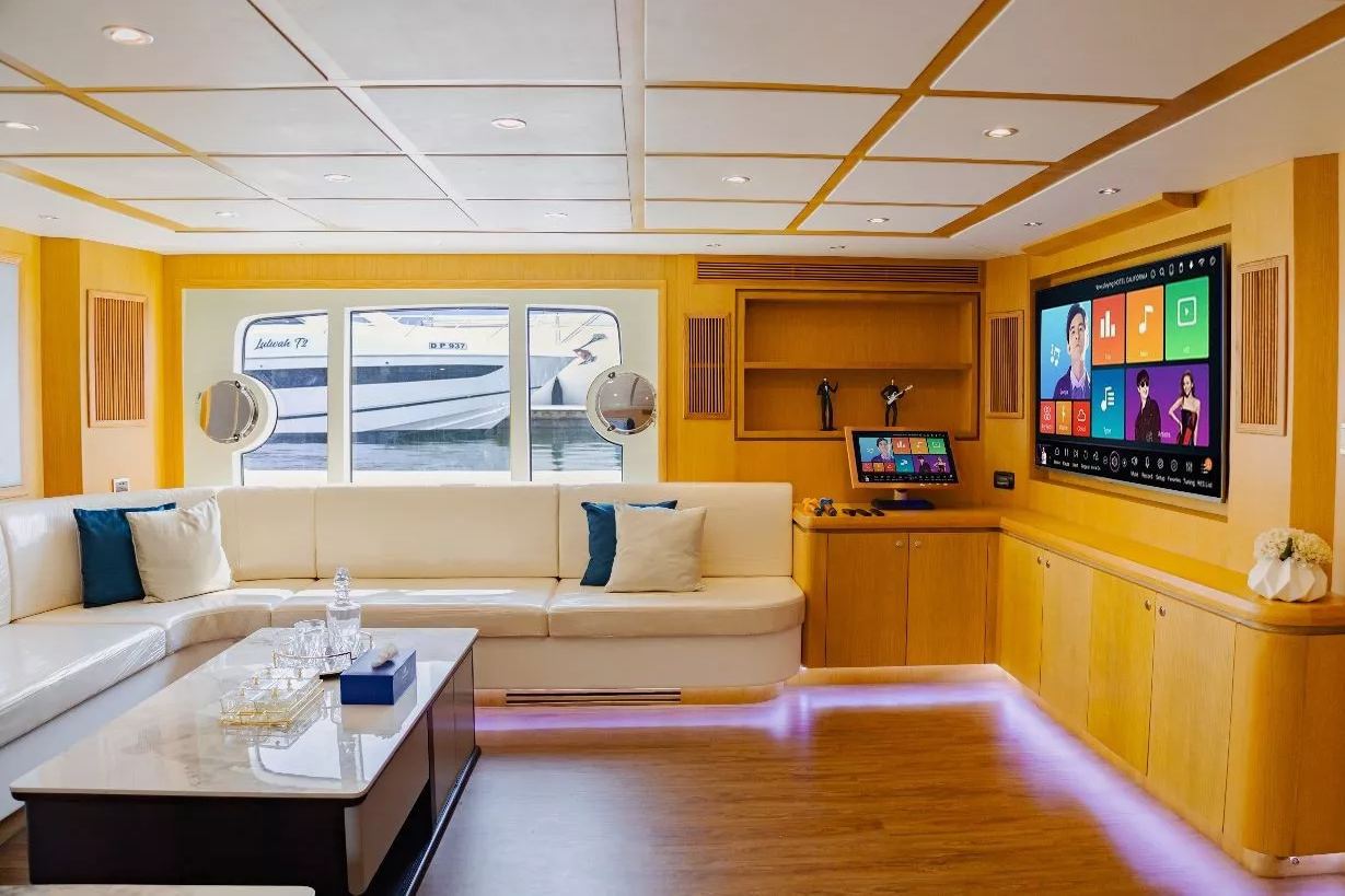 Sky Walker Kona yacht, image 2