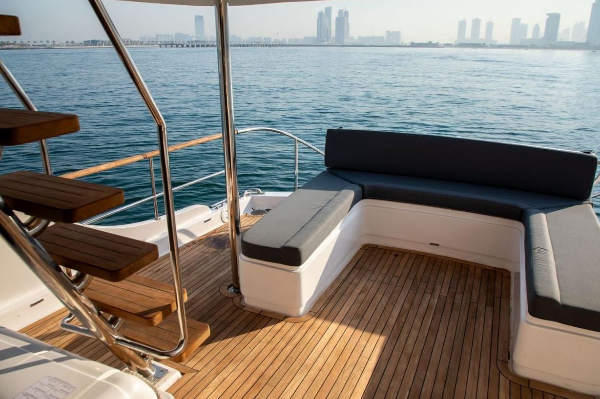 Vogue Hatteras yacht, image 8