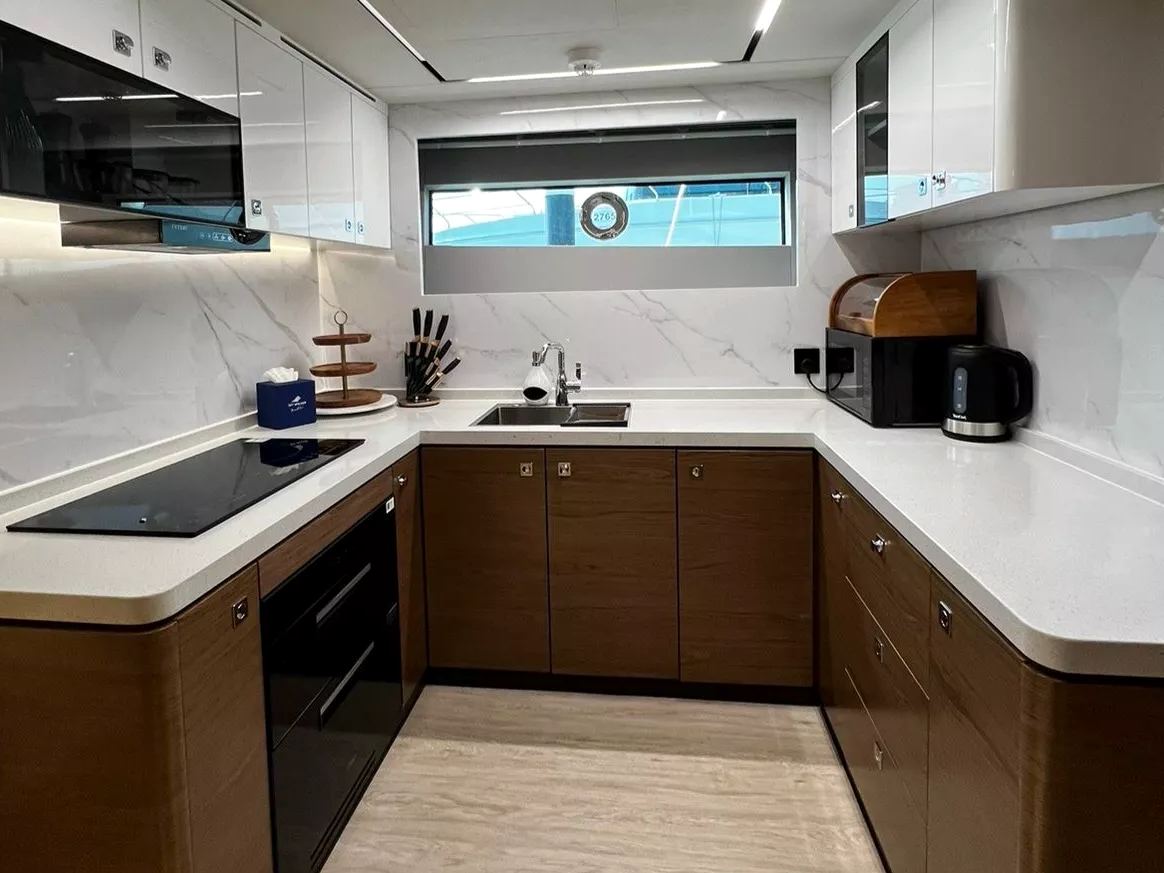Sky Walker Taka Blue yacht, image 6