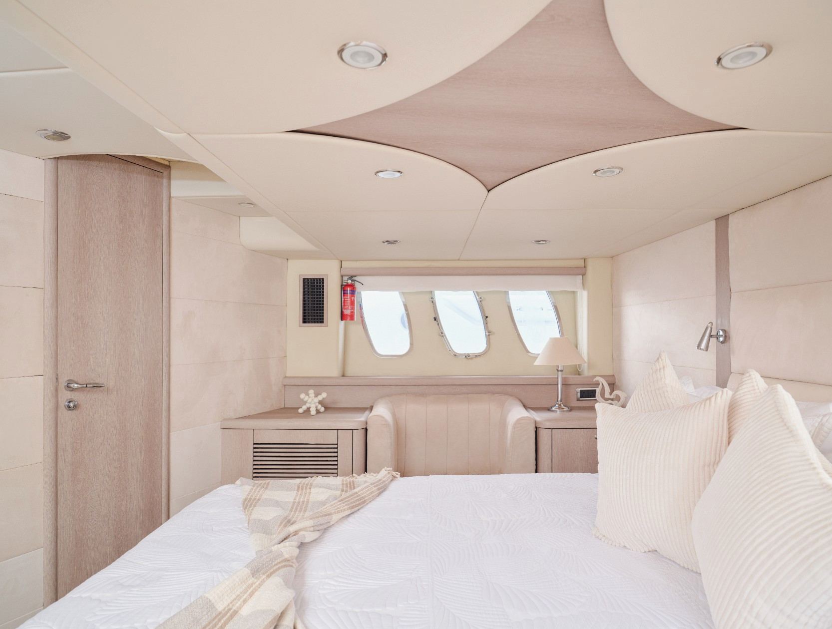 Sunseeker Satoshi yacht, image 9