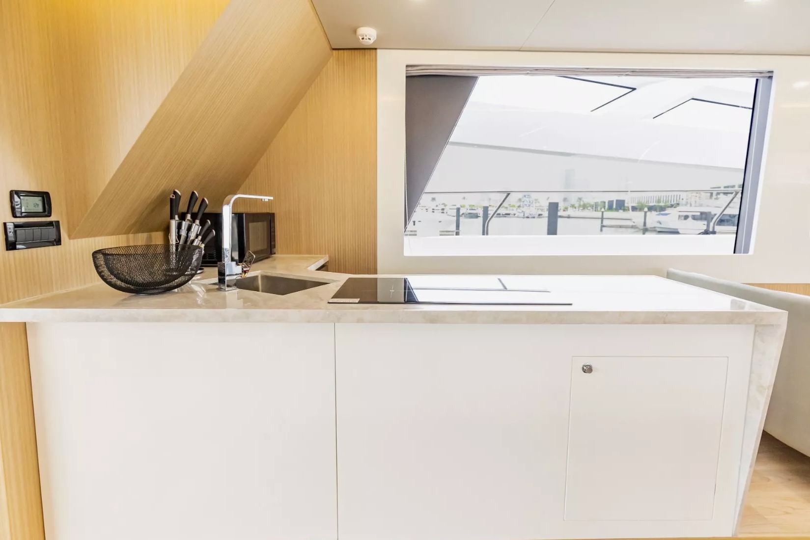 Sky Walker Infinity yacht, image 7