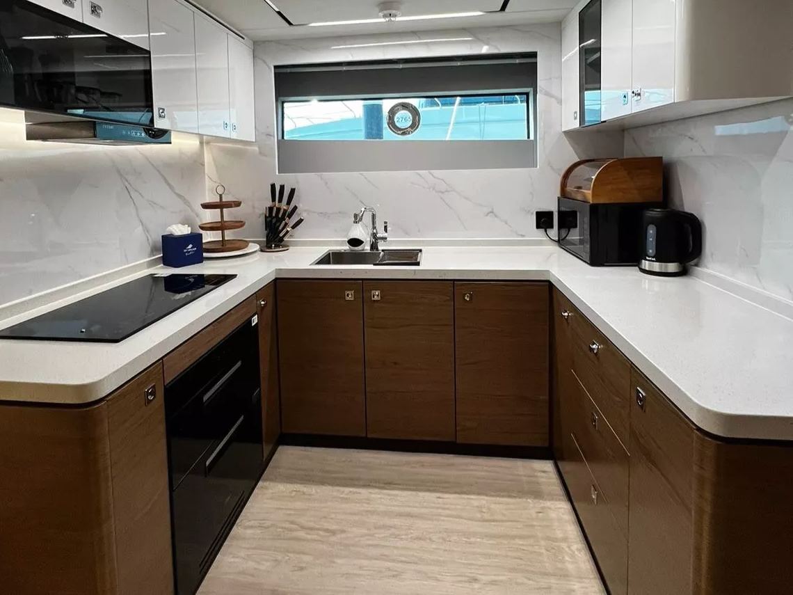 Sky Walker Aura yacht, image 4