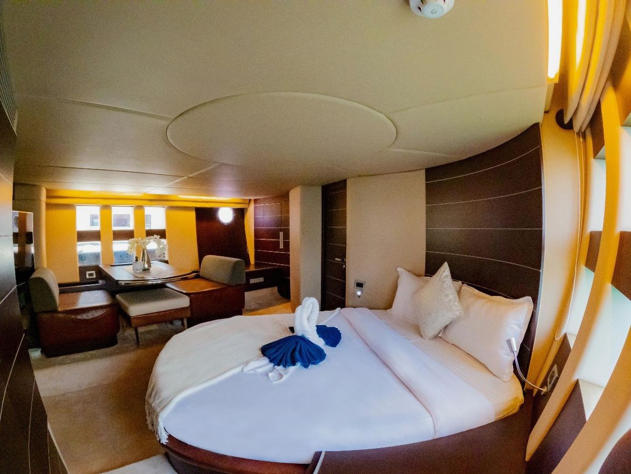 Azimut Sura yacht, image 3