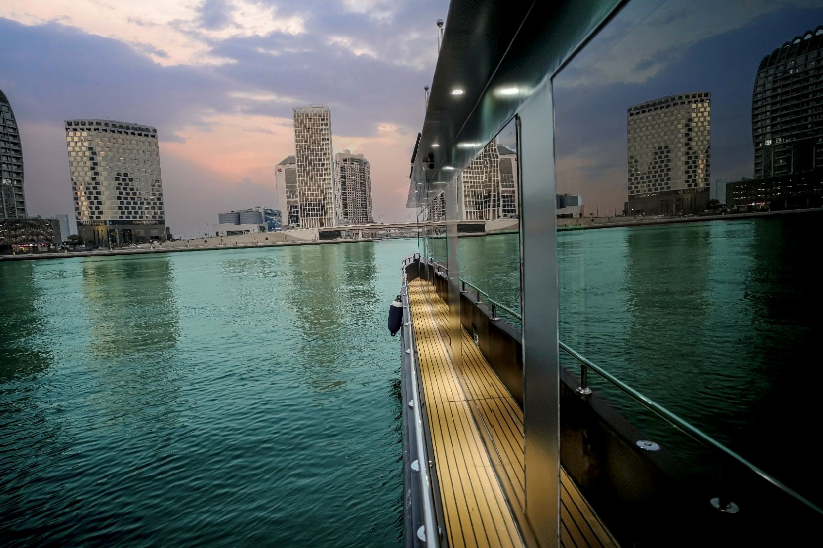 Play Boy Houseboat yacht, image 4