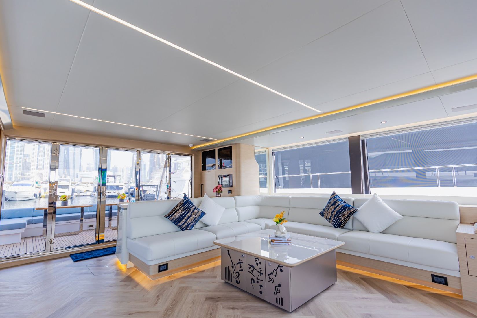Sky Walker Volare yacht, image 3
