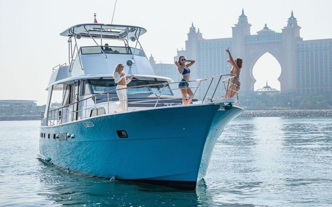 Vogue Hatteras in Dubai, 64 ft
