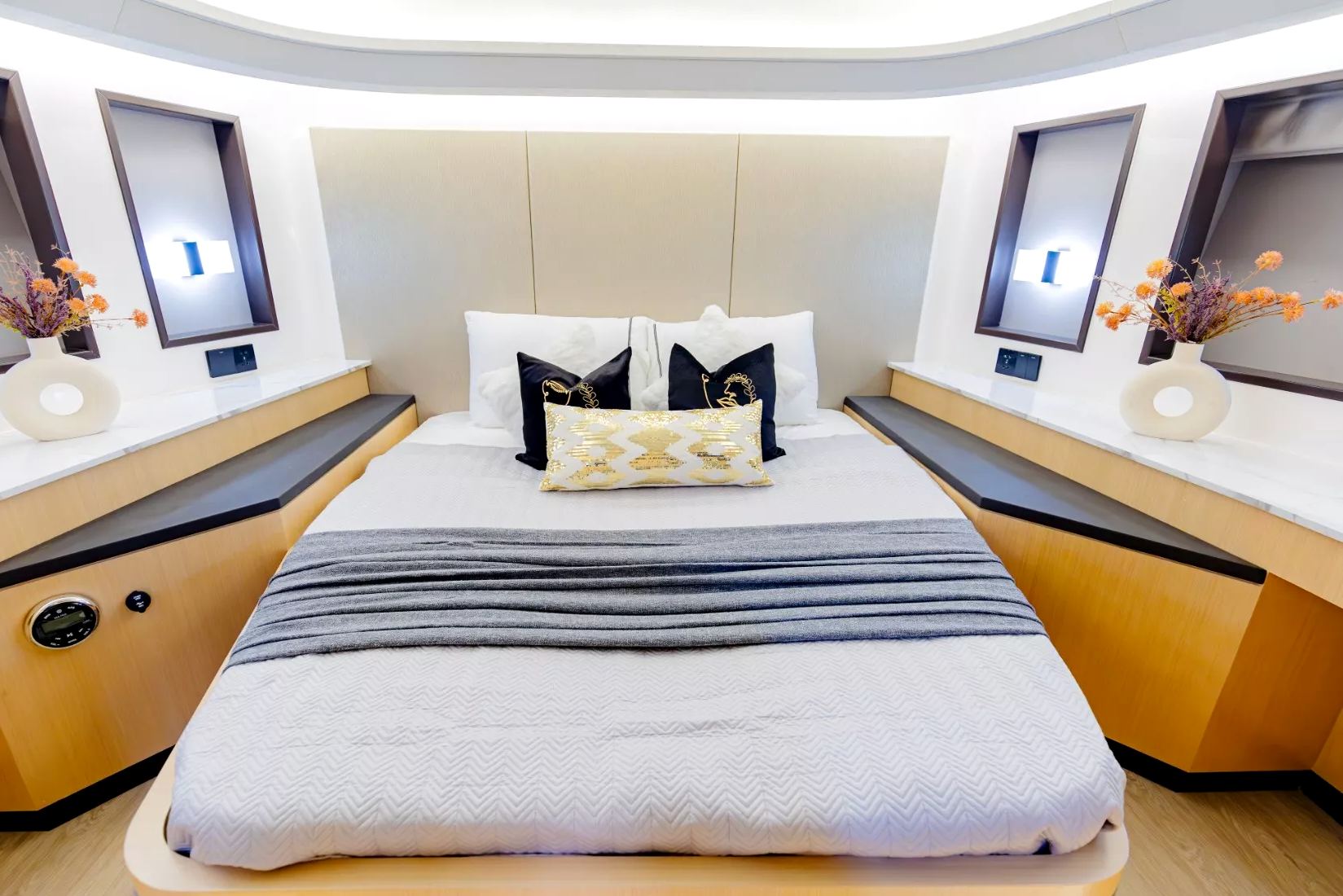 Sky Walker Reno yacht, image 12