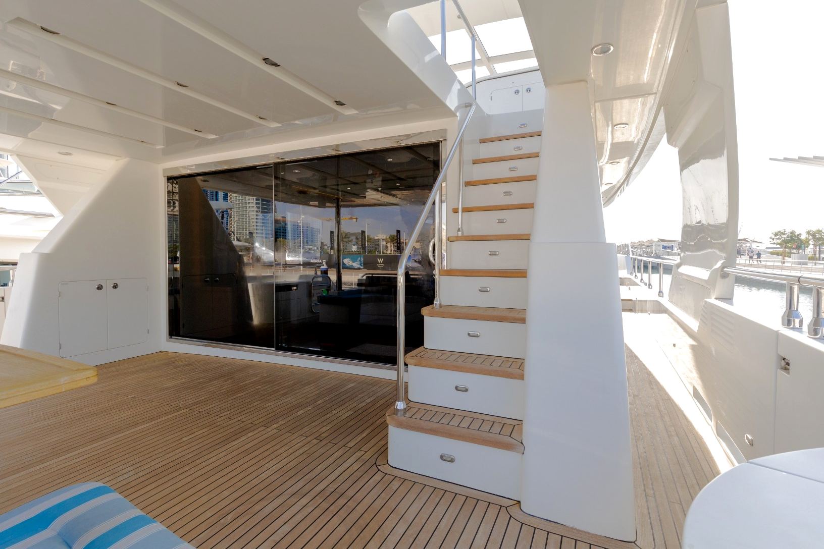 Sky Walker Caliente yacht, image 12