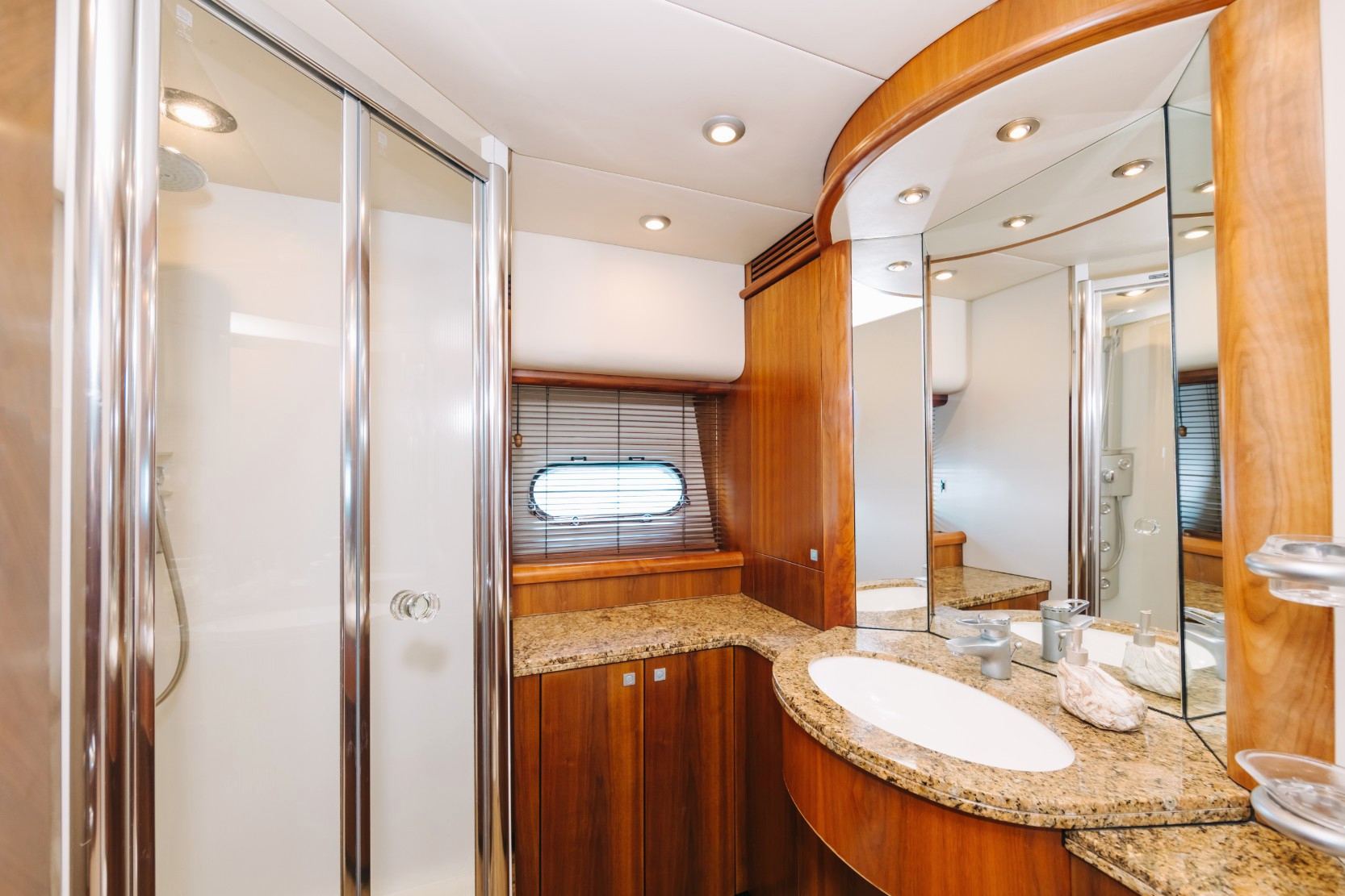 Sunseeker Why Not yacht, image 4