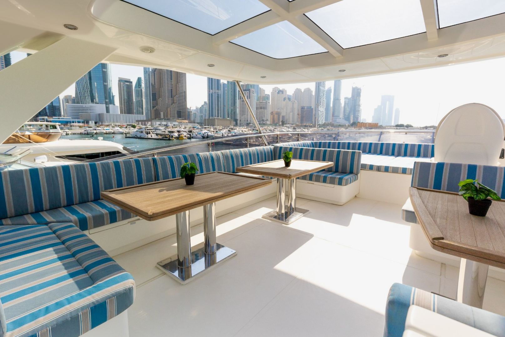Sky Walker Caliente yacht, image 15