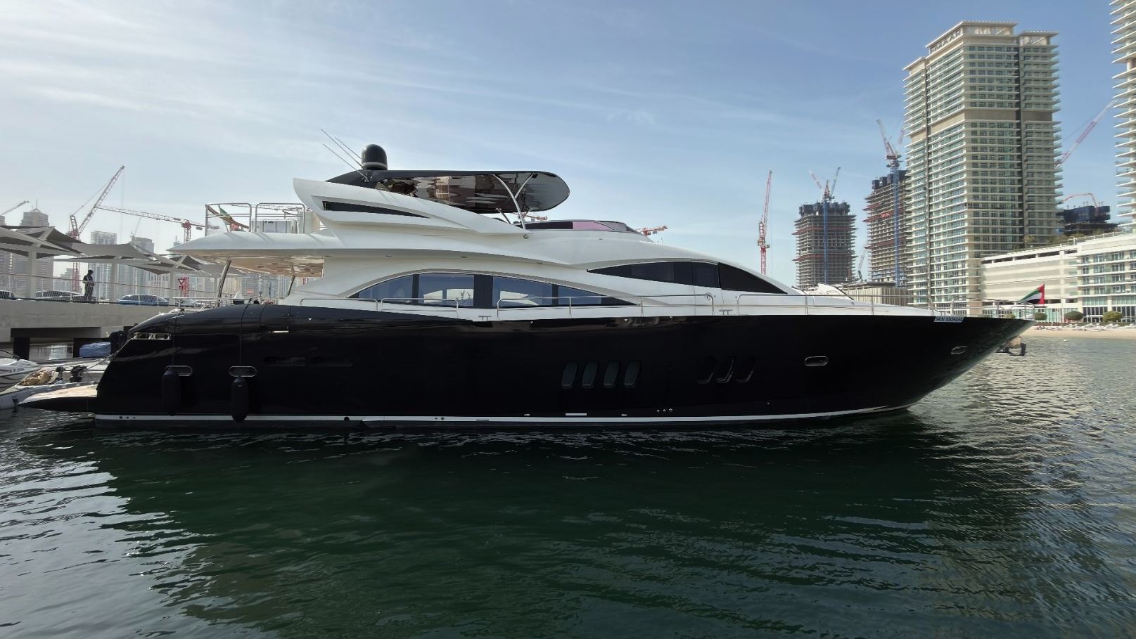 Sunseeker Aarna in Dubai, 90 ft