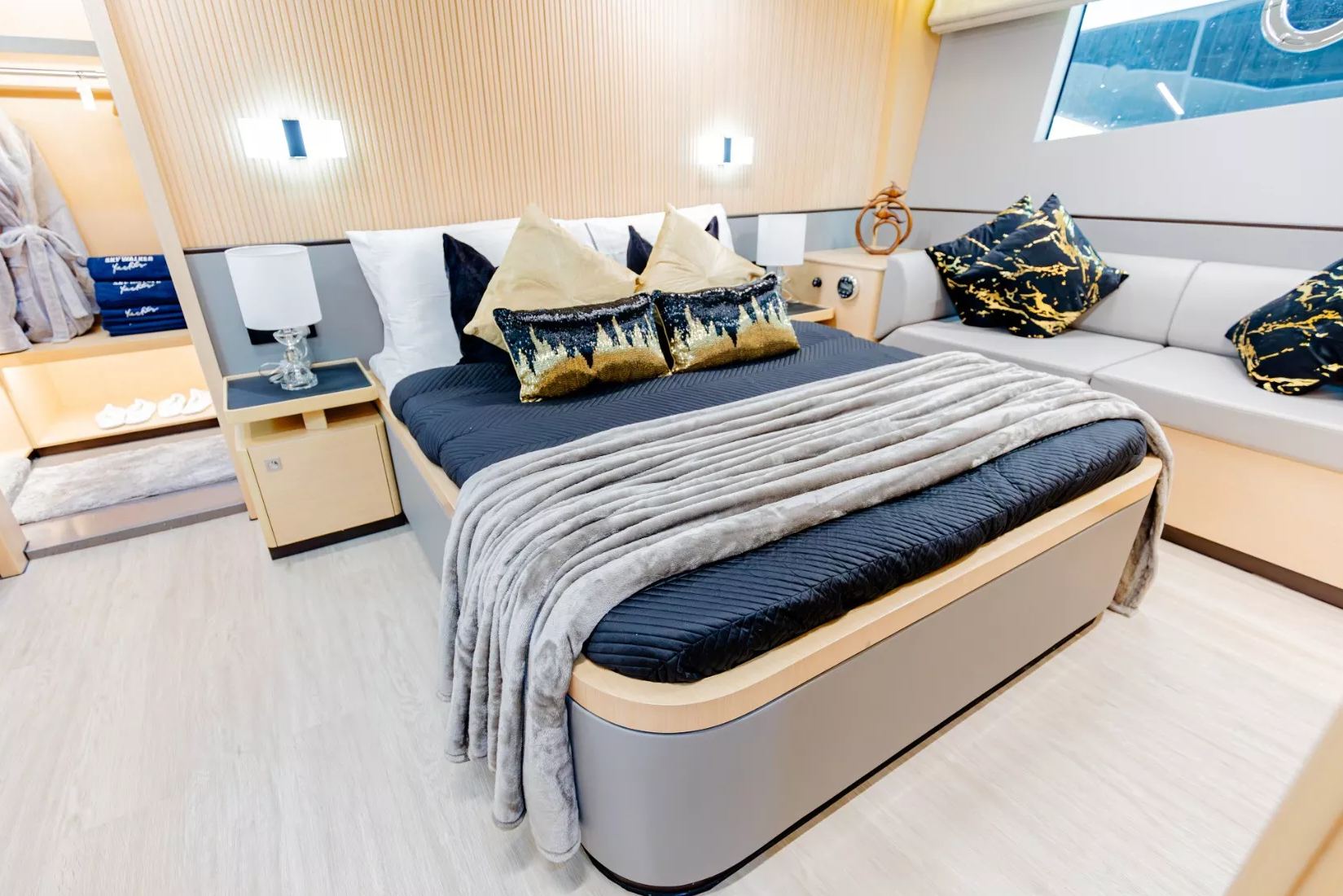 Sky Walker Reno yacht, image 6
