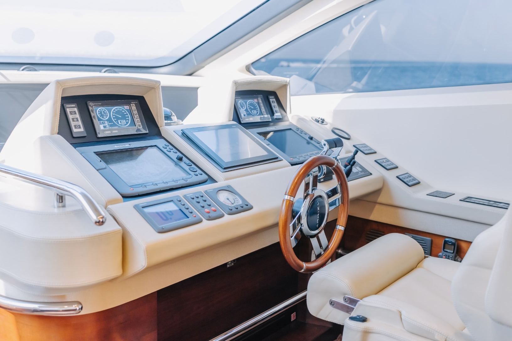 Azimut Viktoria yacht, image 4