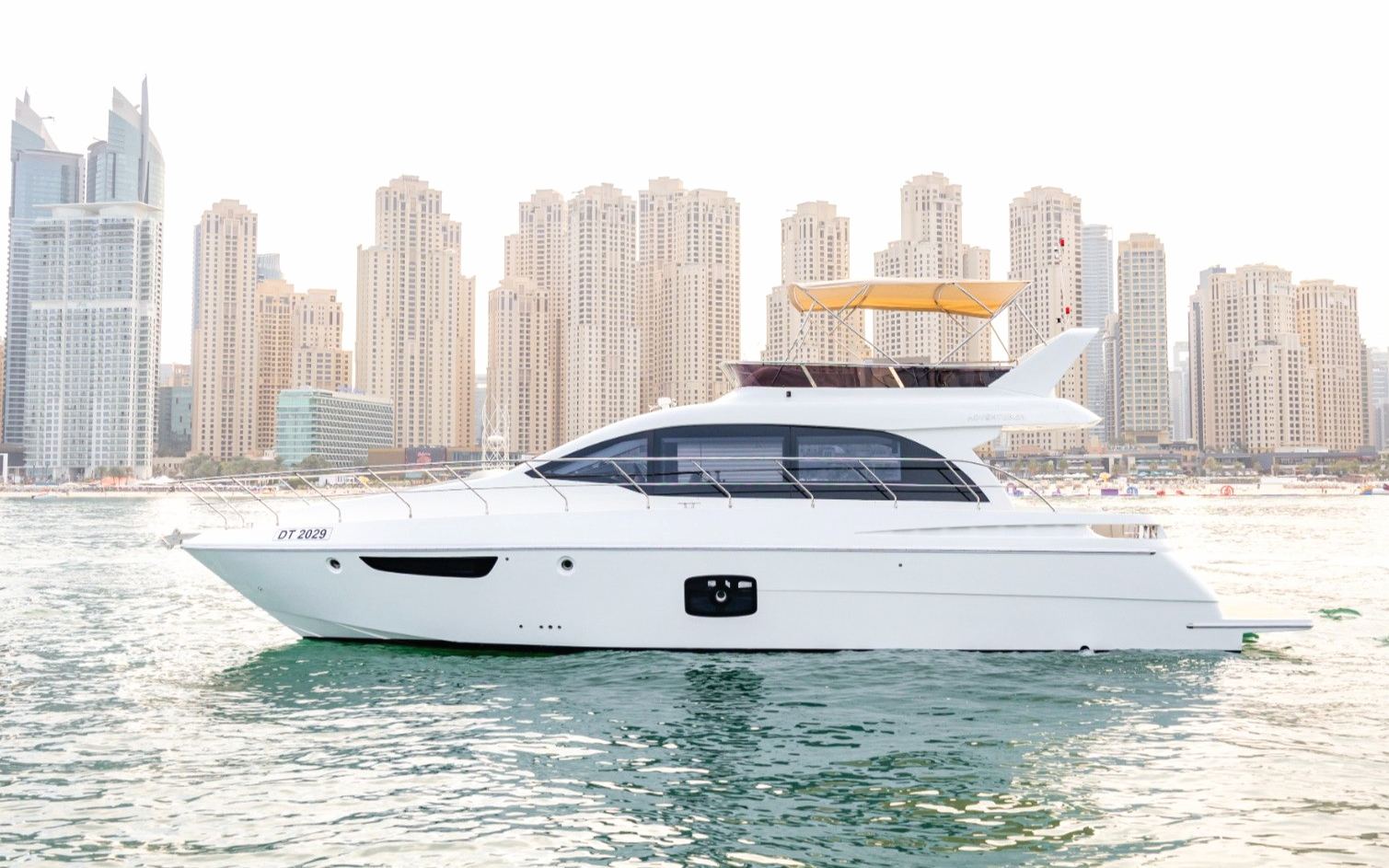 Sky Walker Neo in Dubai, 52 ft