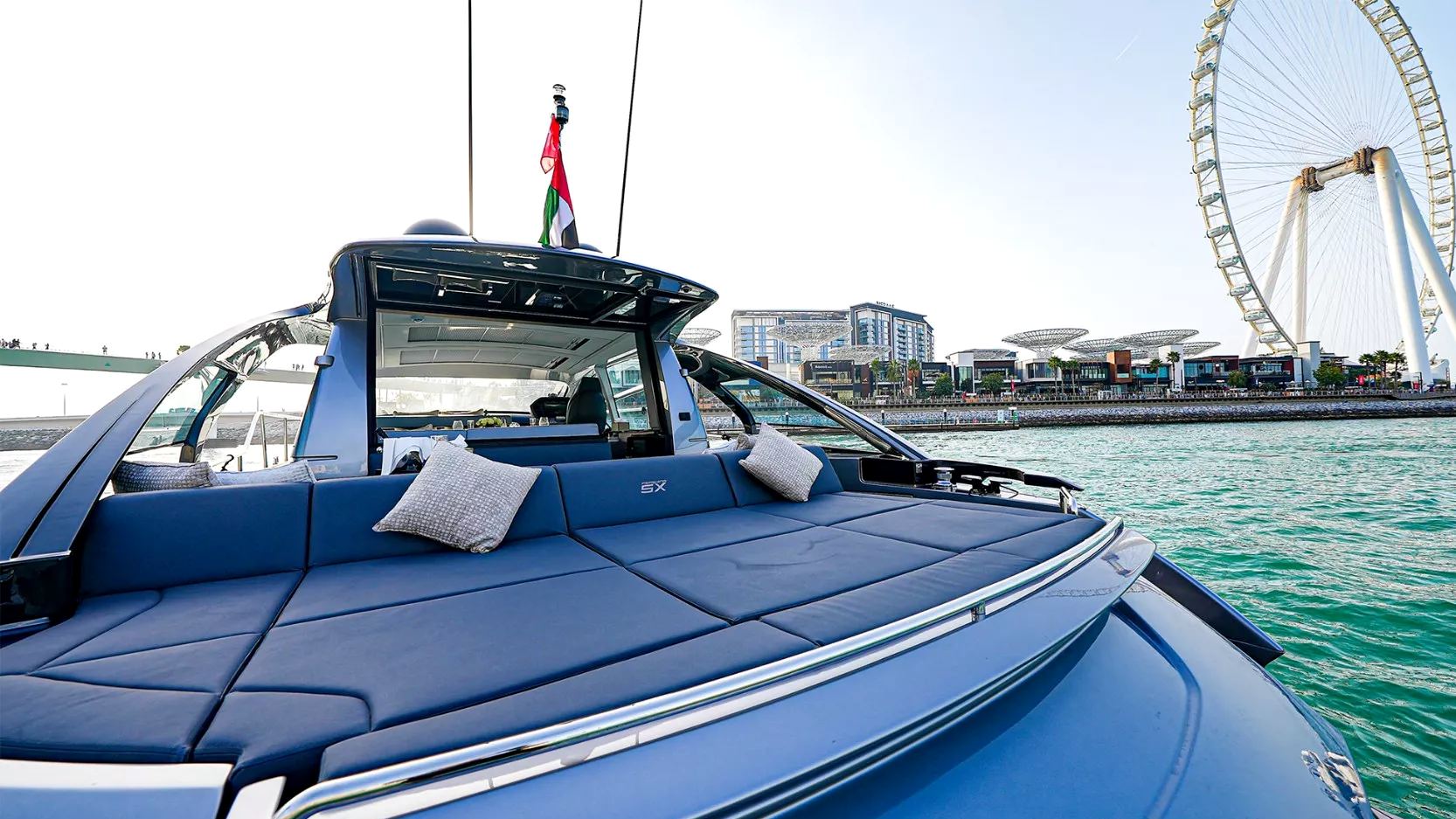 Pershing 5X Shark Grey yacht, image 3