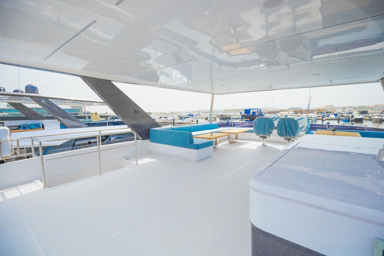 Sky Walker Aquila yacht, image 2