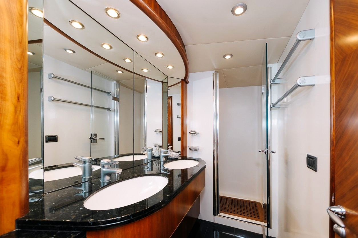 Sunseeker Why Not yacht, image 10