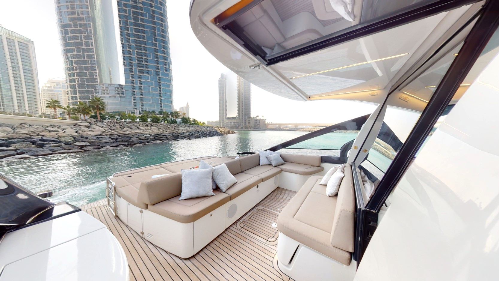 Pershing 5X Pearl White yacht, image 12